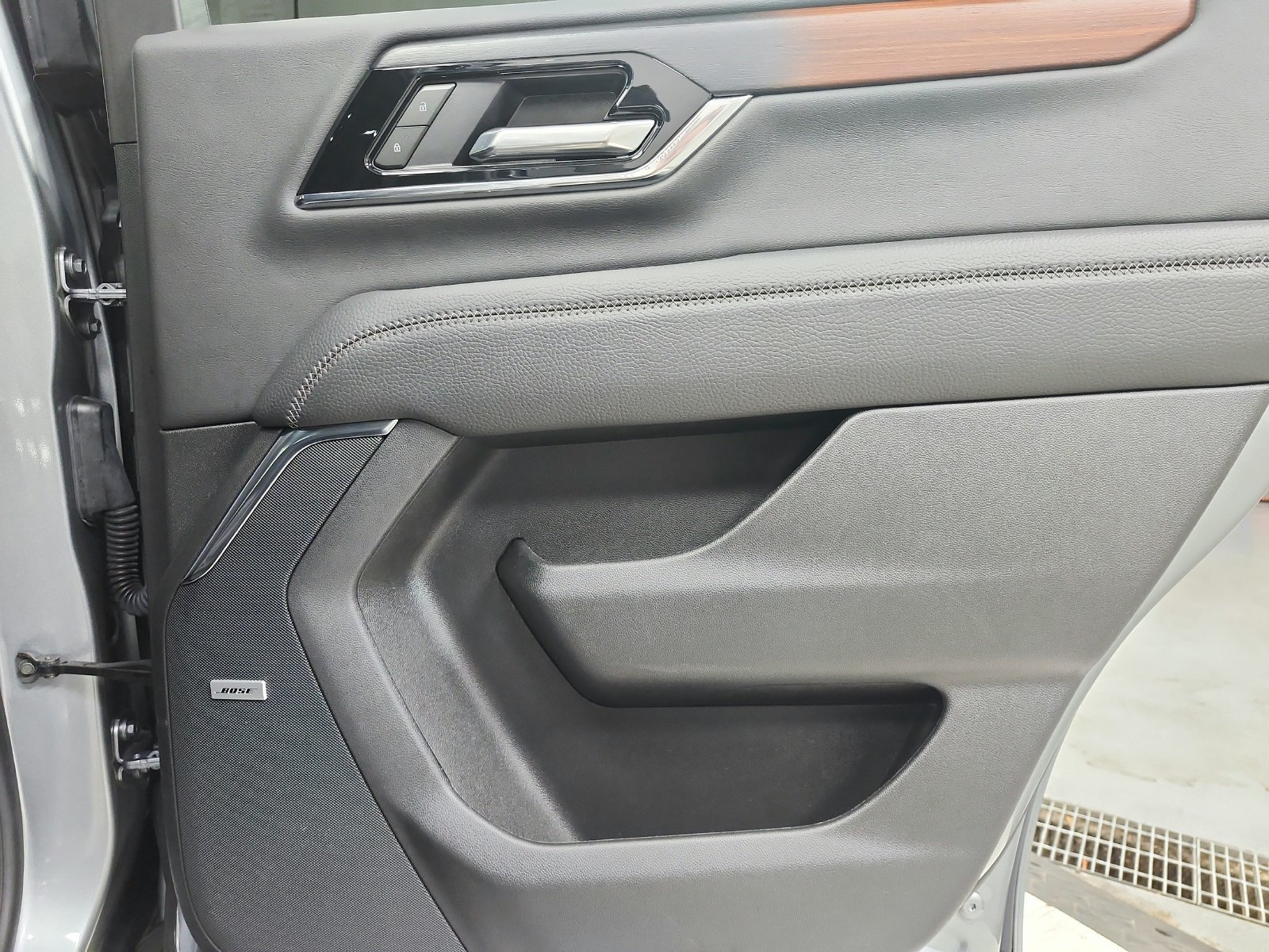 Used 2025 GMC Yukon Denali AWD/4WD image 45