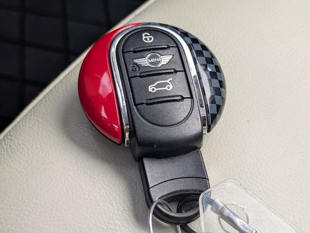 Used 2014 MINI Cooper S image 29