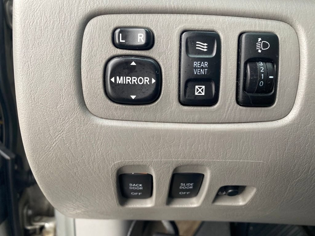 Used 2005 Toyota Sienna XLE Limited FWD image 12