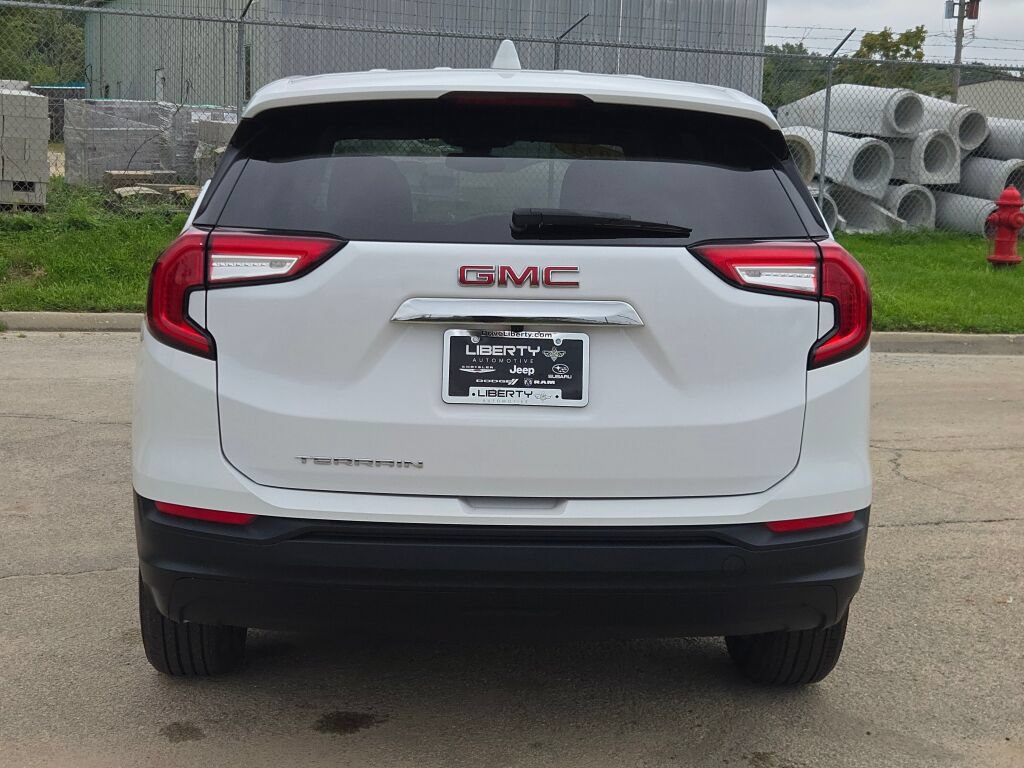 Used 2024 GMC Terrain SLE FWD image 17