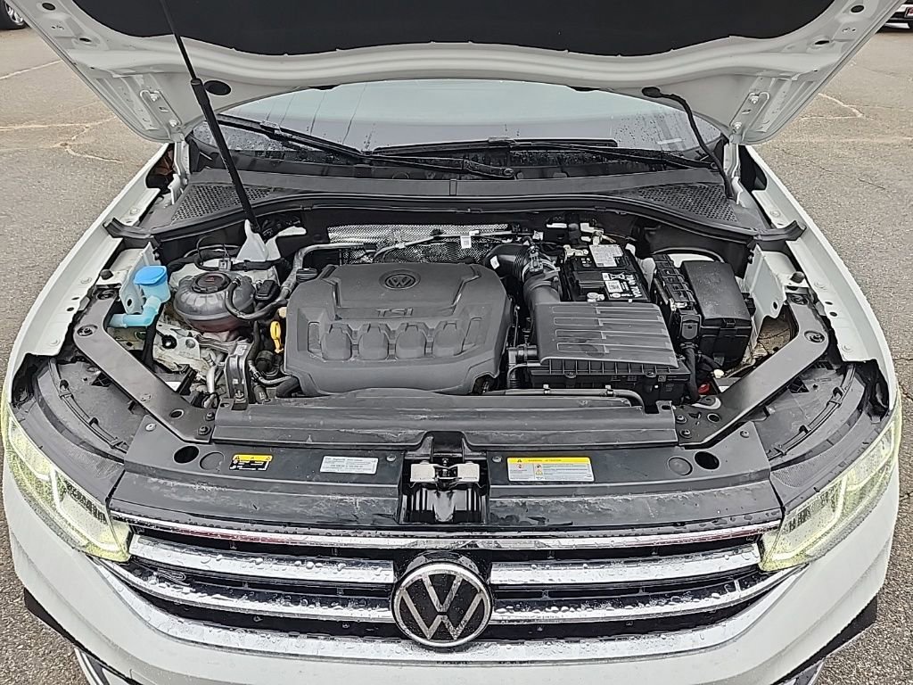 Certified 2024 Volkswagen Tiguan SEL R-Line image 24