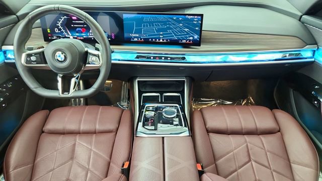 Used 2023 BMW 760i xDrive AWD/4WD image 19