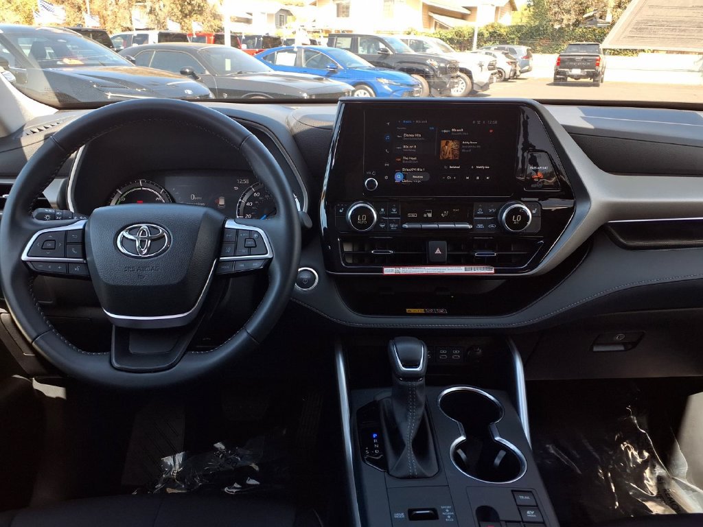 Certified 2026 Toyota Highlander XLE AWD/4WD image 25