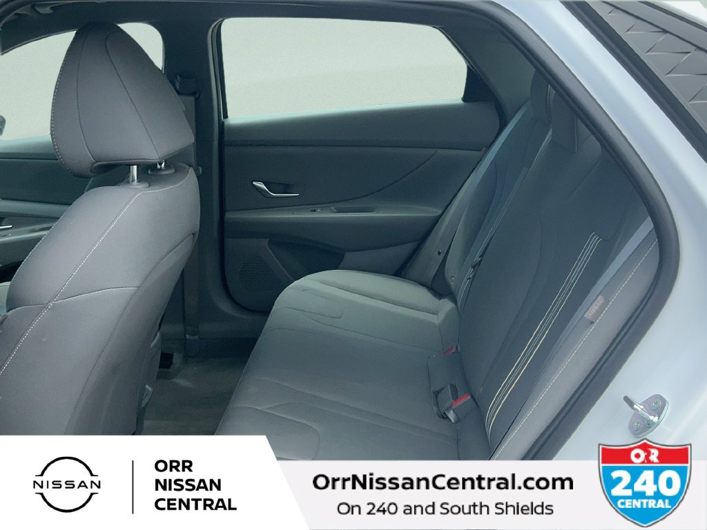 Used 2025 Hyundai Elantra Hybrid FWD image 13
