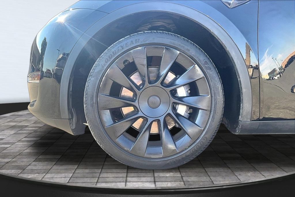 Used 2021 Tesla Model Y Long Range AWD/4WD image 9