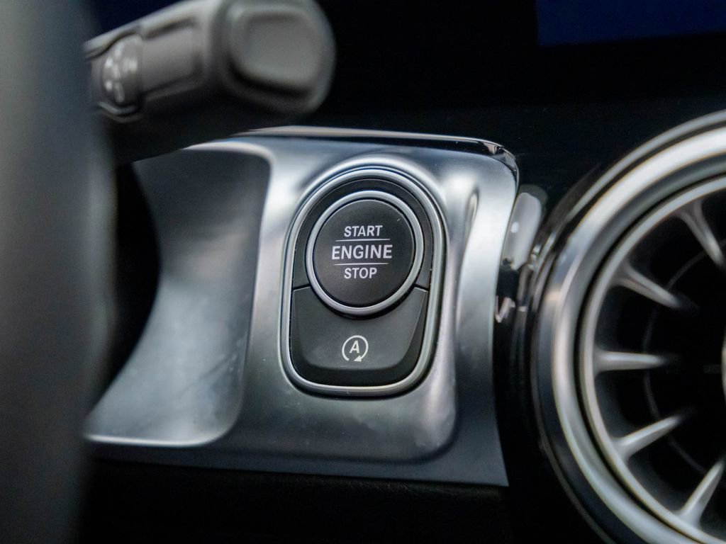 Used 2023 Mercedes-Benz GLB 250 4MATIC image 21