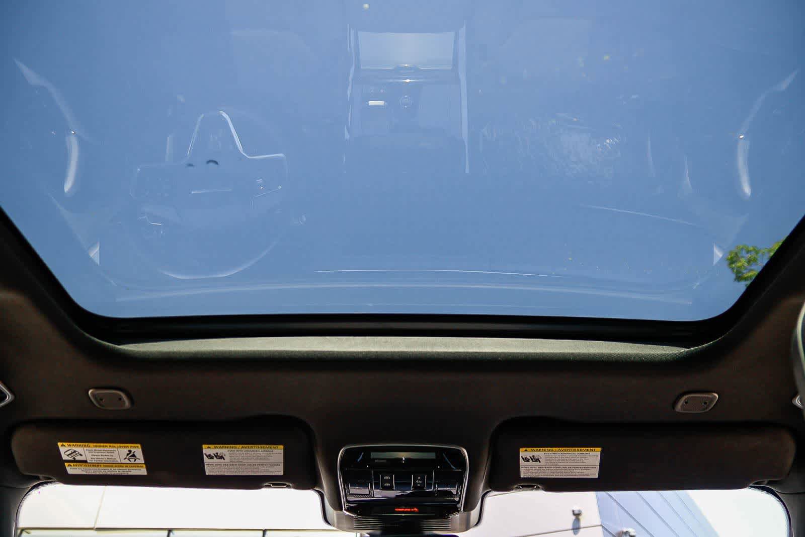 Used 2025 Land Rover Range Rover Sport image 16