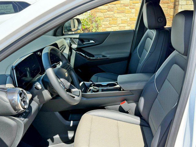 New 2027 Chevrolet Equinox LT w/ Convenience Package II FWD image 13