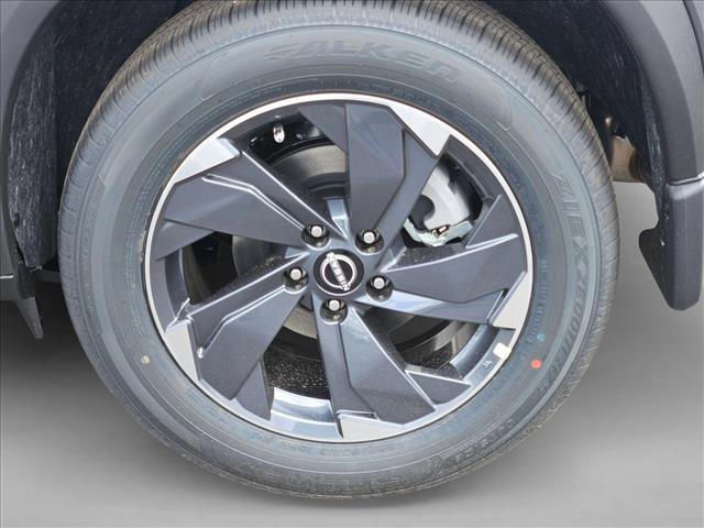 Used 2025 Nissan Rogue SV w/ SV Premium Package image 11