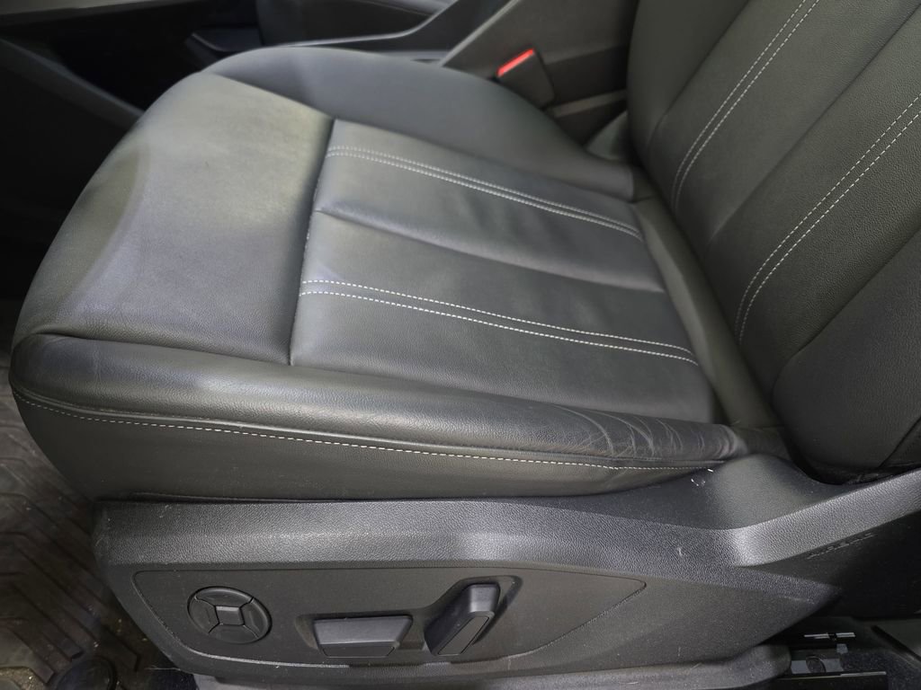 Used 2024 Audi Q4 e-tron Premium w/ Convenience Package image 29