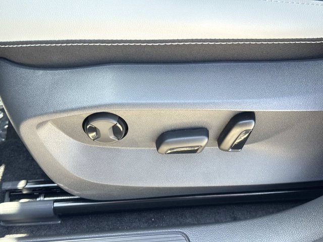 New 2026 Volkswagen Taos SE FWD image 21