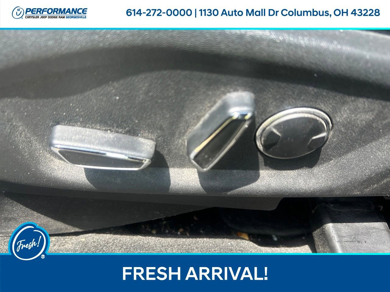 Used 2017 Ford Explorer XLT w/ Equipment Group 202A AWD/4WD image 18