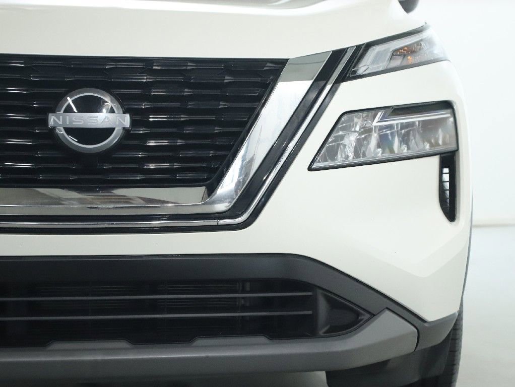 Used 2023 Nissan Rogue SV image 8