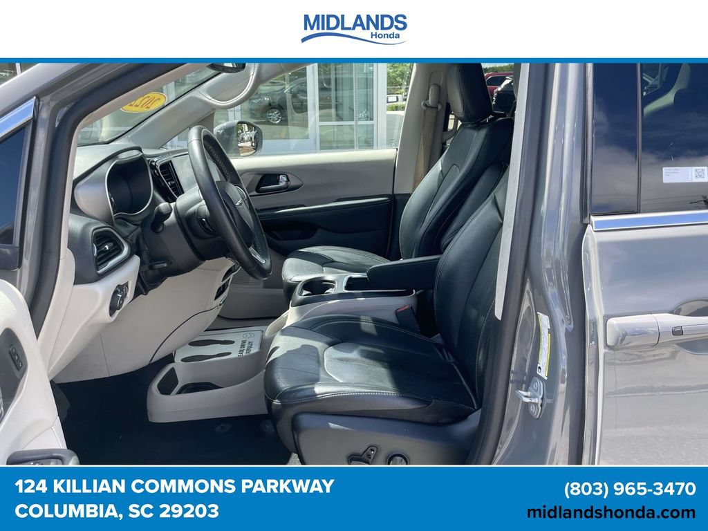 Used 2022 Chrysler Pacifica Touring-L FWD image 13