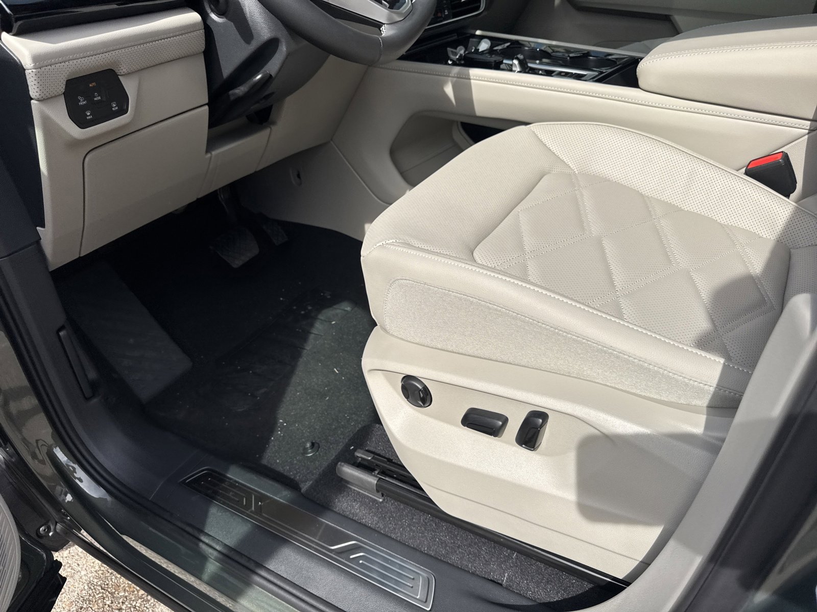 New 2026 Volkswagen Atlas SE image 14