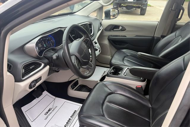 Used 2023 Chrysler Pacifica Touring-L image 9
