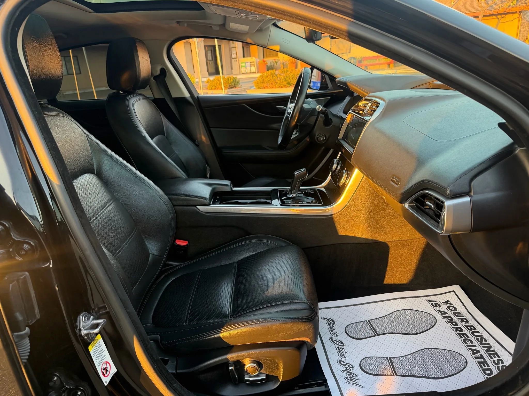 Used 2020 Jaguar XE S RWD image 17