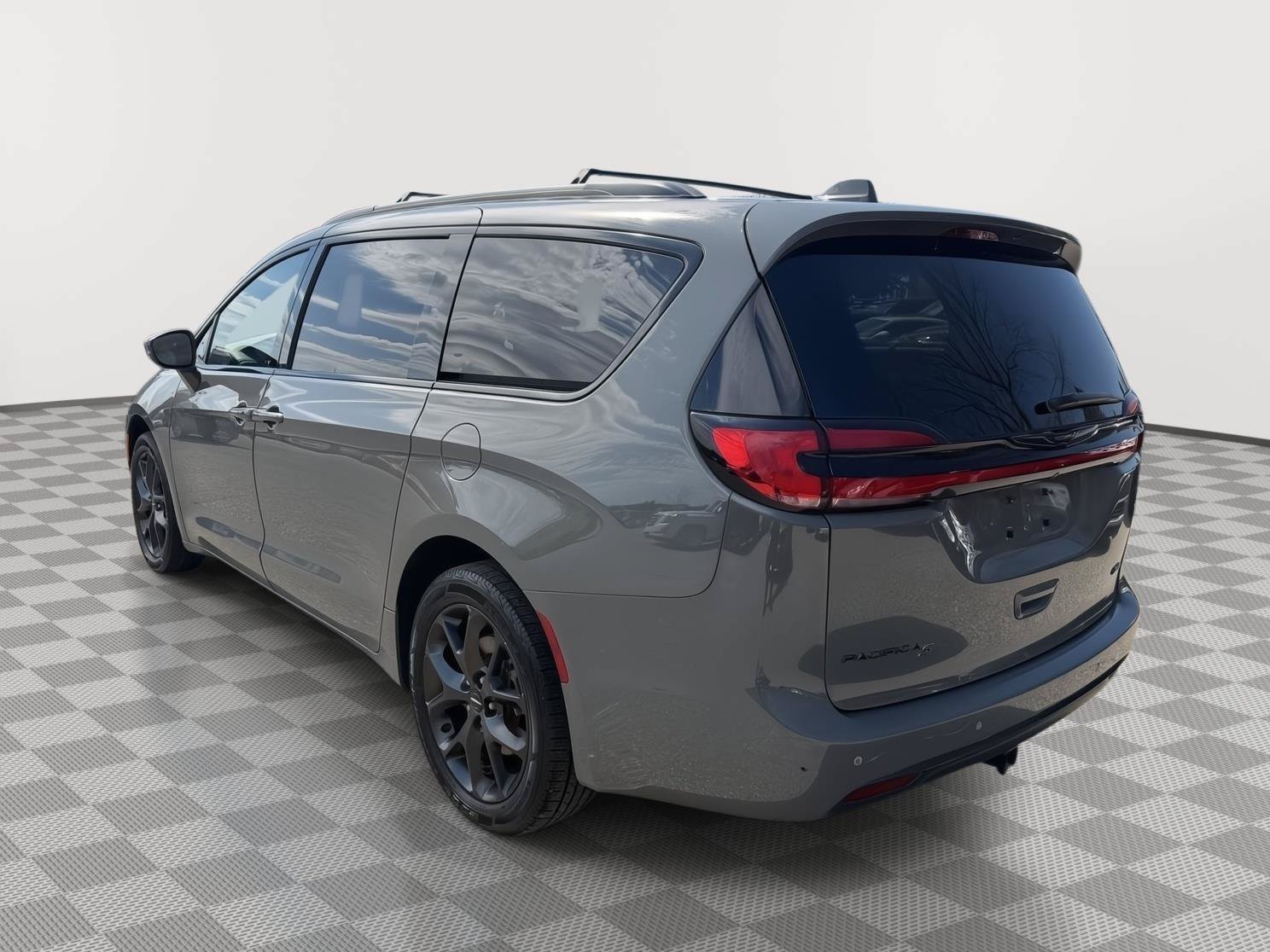 Used 2021 Chrysler Pacifica Touring-L w/ S Appearance Package AWD/4WD image 7