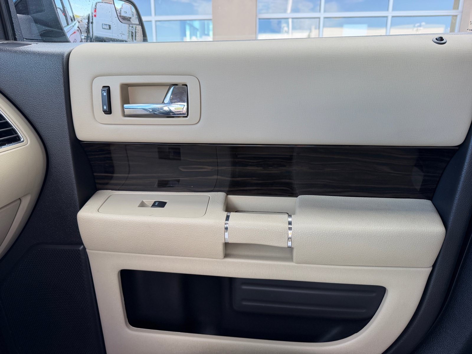 Used 2018 Ford Flex SEL w/ Class III Trailer Tow Package FWD image 16