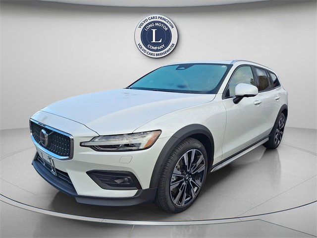 New 2026 Volvo V60 B5 Cross Country Ultra w/ Protection Package Premier image 3