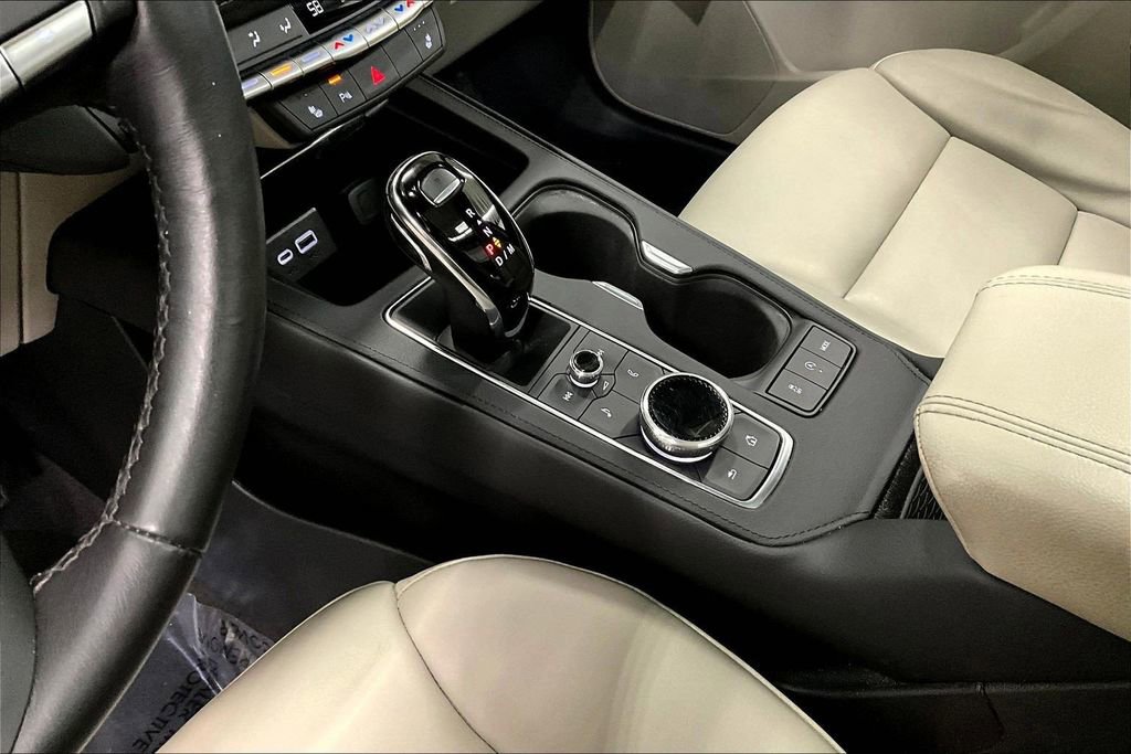 Certified 2023 Cadillac XT4 Luxury w/ Cold Weather Package AWD/4WD image 18