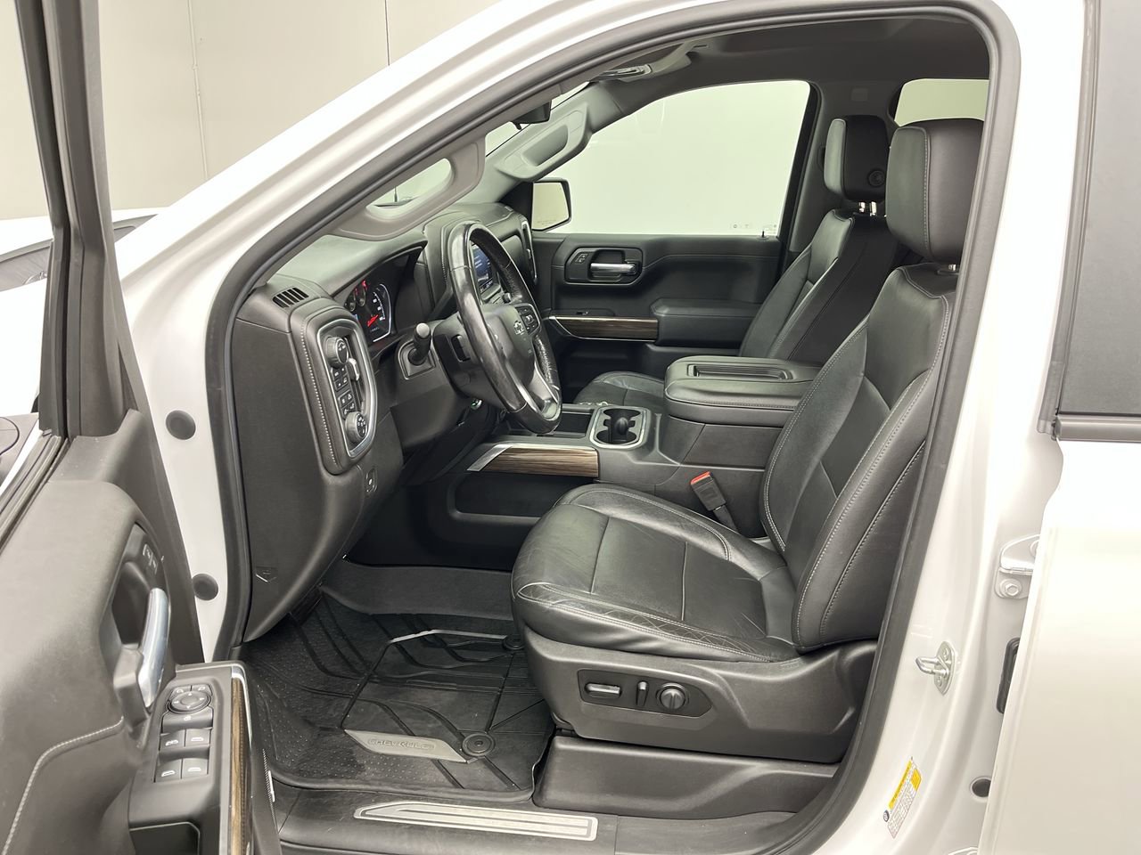 Certified 2020 Chevrolet Silverado 1500 RST w/ All-Star Edition AWD/4WD image 3