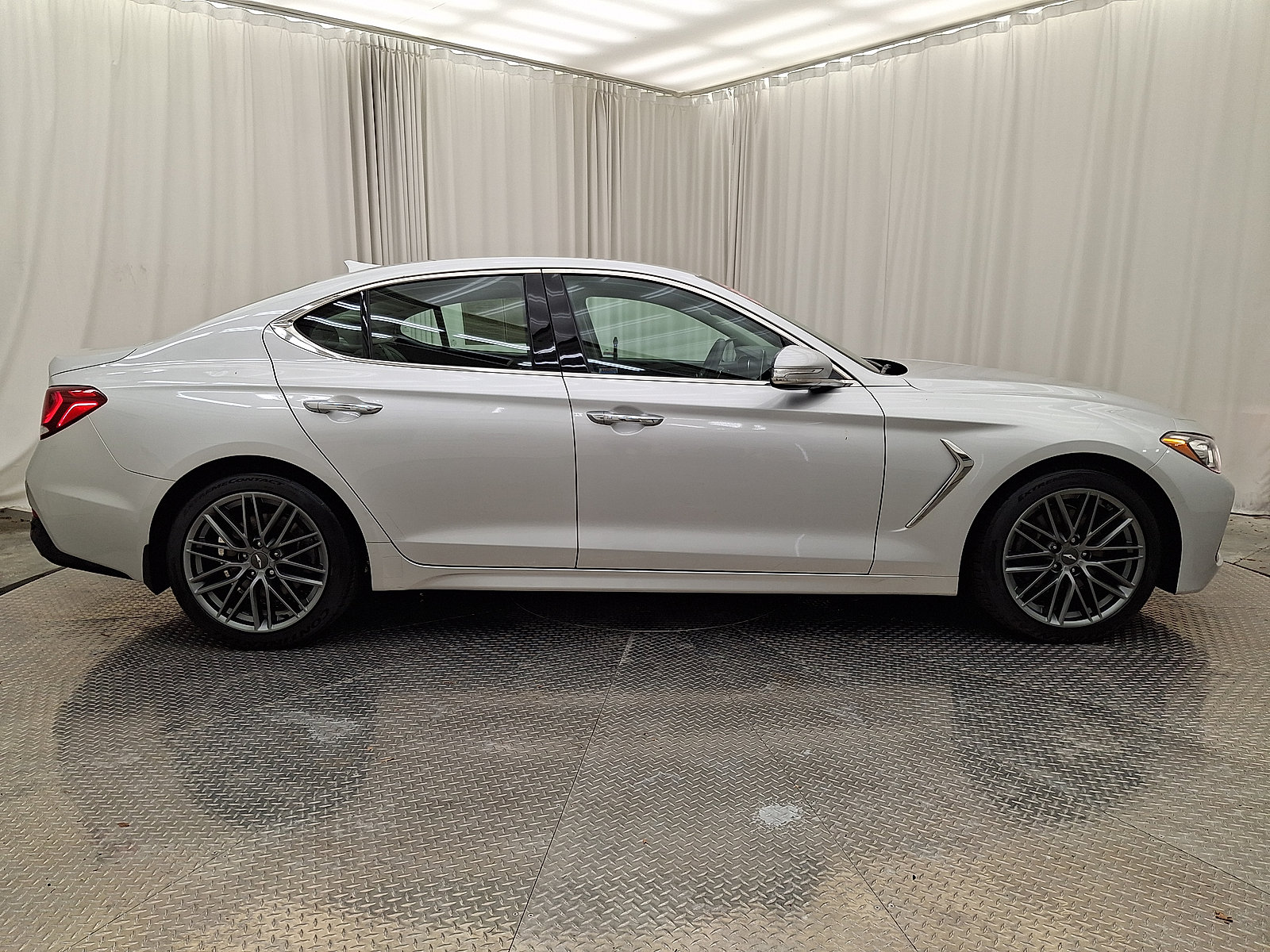 Used 2019 Genesis G70 2.0T Advanced RWD image 17
