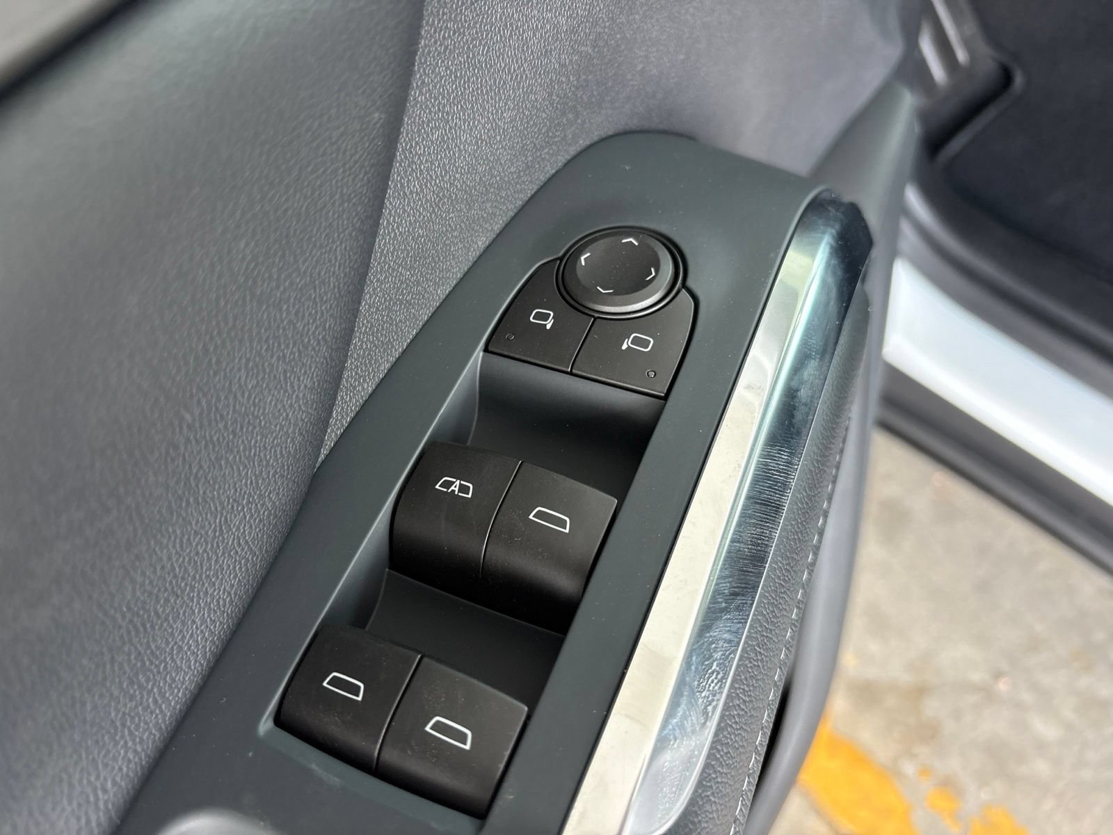 New 2027 Chevrolet Traverse LT w/ Sun and Wheel Package FWD image 12
