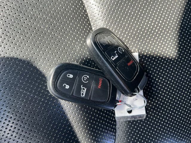 Used 2019 Jeep Cherokee Limited AWD/4WD image 25