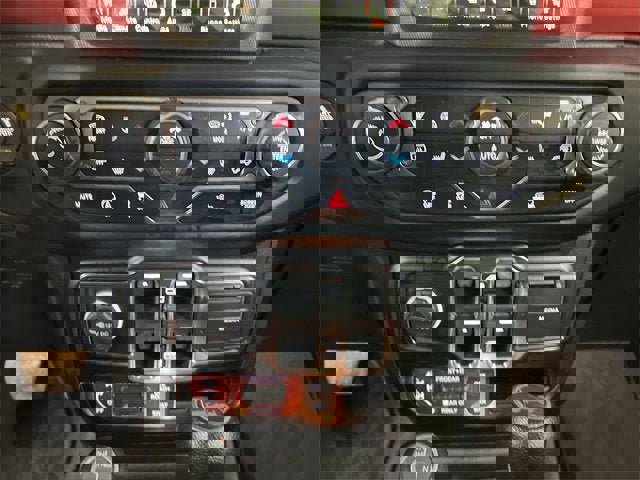 Used 2022 Jeep Wrangler Unlimited Rubicon w/ Cold Weather Group image 18