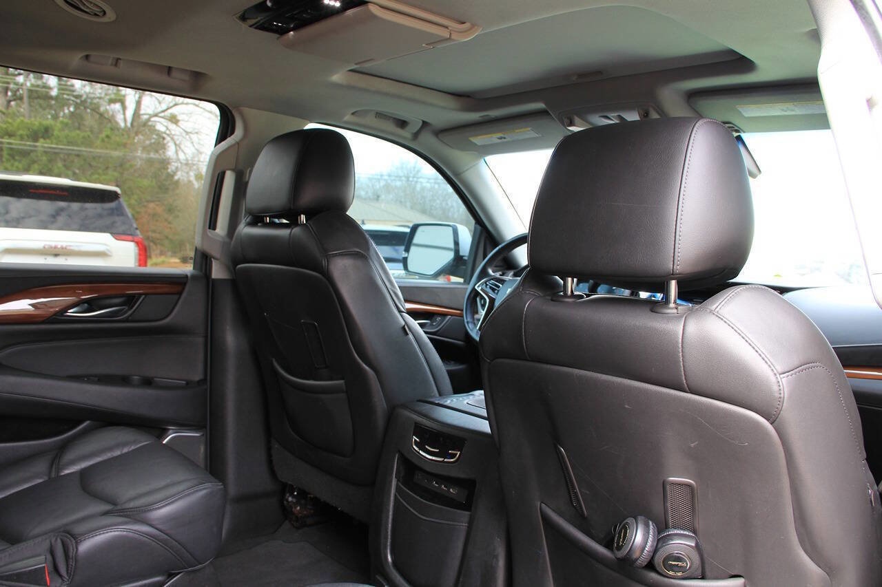 Used 2017 Cadillac Escalade Luxury AWD/4WD image 16