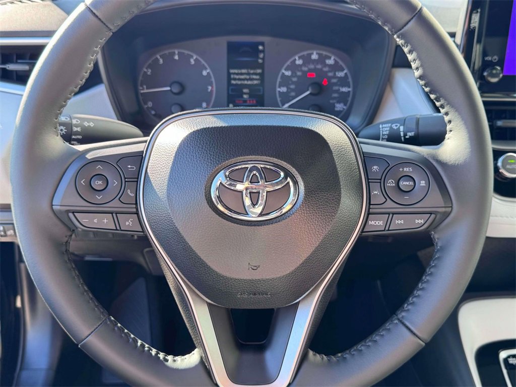 Used 2025 Toyota Corolla SE image 12