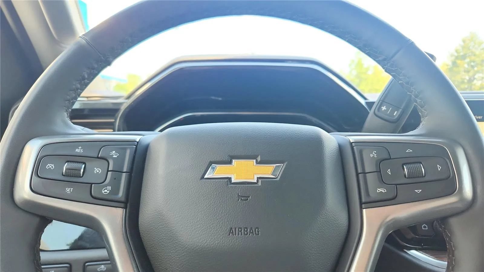 Used 2025 Chevrolet Silverado 2500 LT w/ Convenience Package AWD/4WD image 5