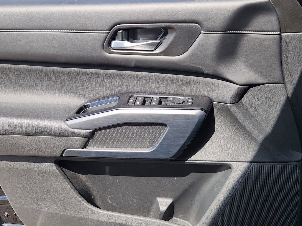 Used 2024 Nissan Pathfinder SL image 16