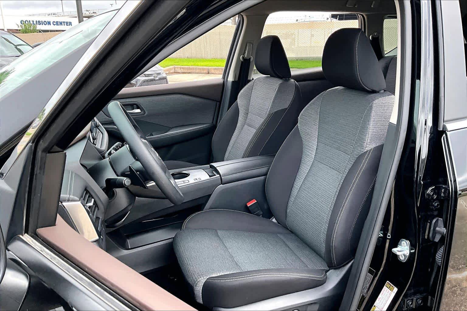 Certified 2023 Nissan Rogue SV FWD image 8