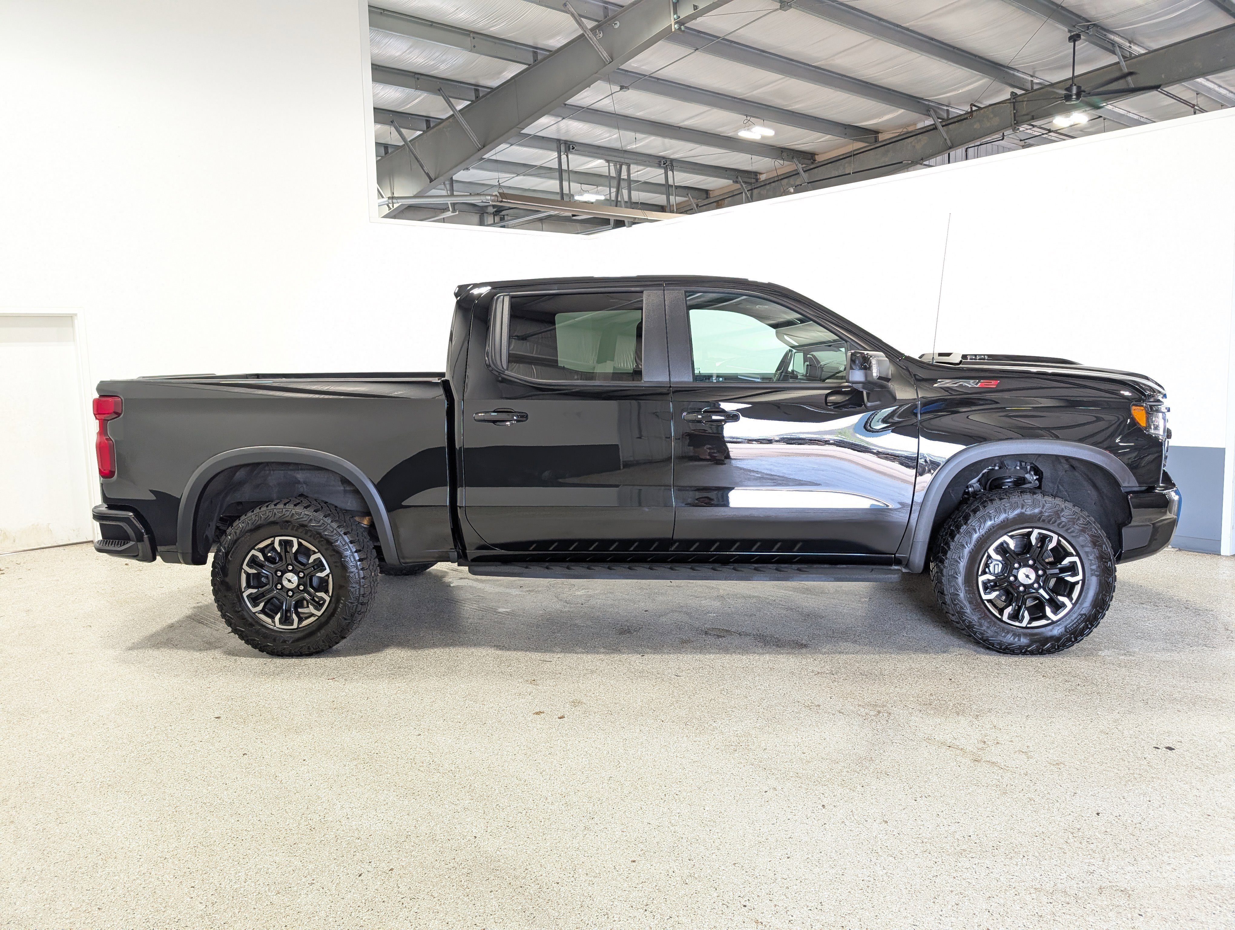 Used 2024 Chevrolet Silverado 1500 ZR2 w/ Technology Package image 2