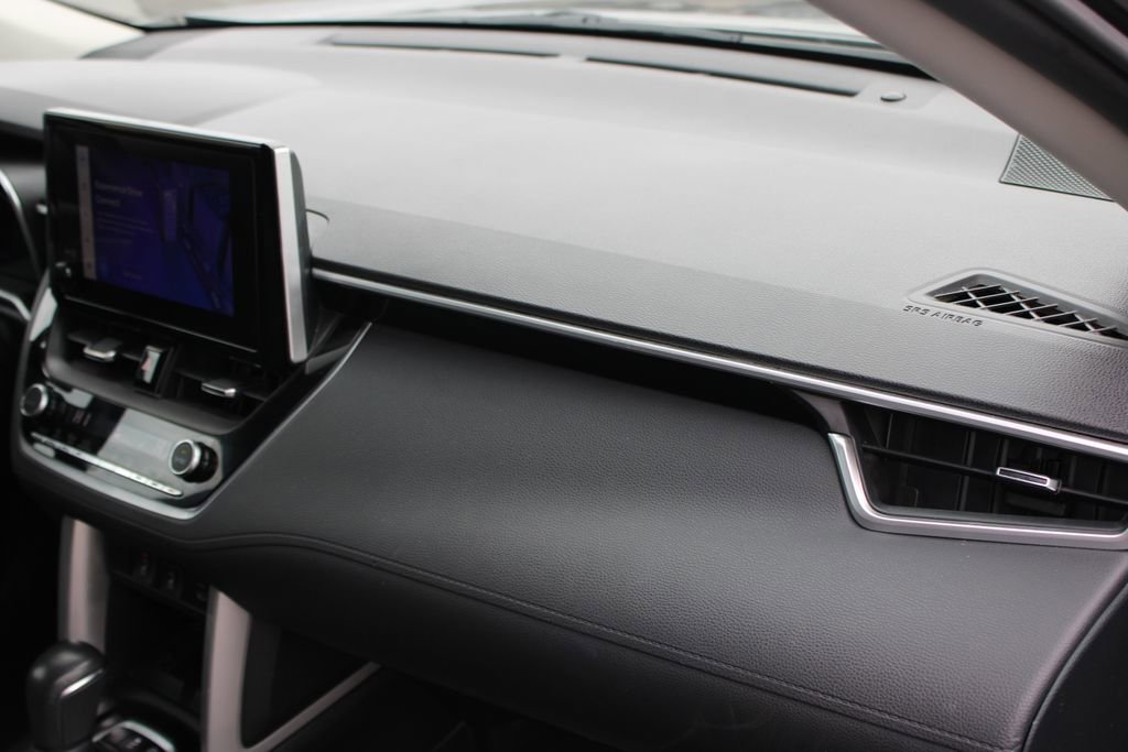 Used 2024 Toyota Corolla Cross XLE image 27