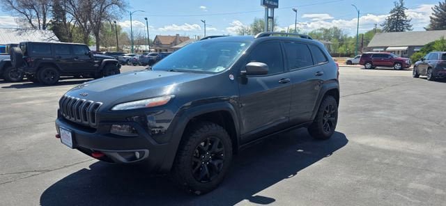 Used 2017 Jeep Cherokee Trailhawk w/ Cold Weather Group AWD/4WD image 3