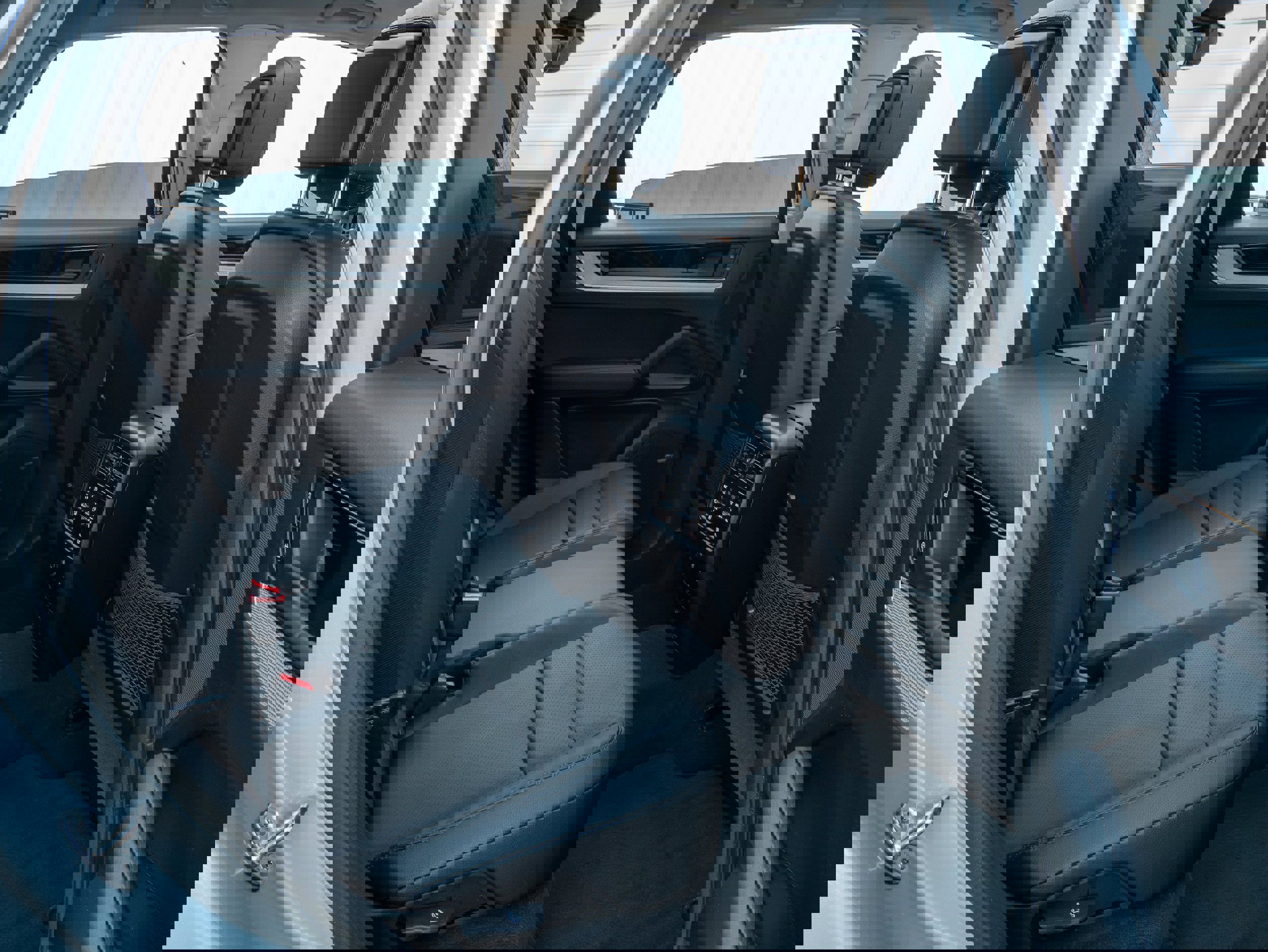 Certified 2024 Porsche Cayenne w/ Premium Package Plus (PFM) image 34