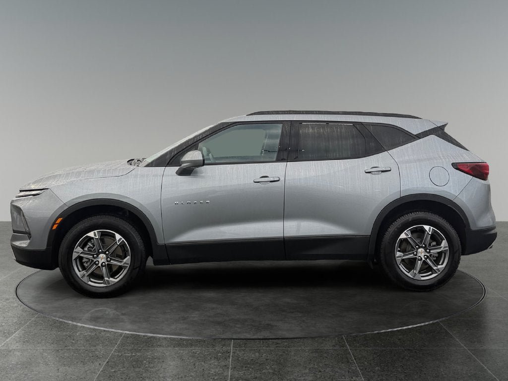 Used 2025 Chevrolet Blazer LT w/ Convenience Package AWD/4WD image 5