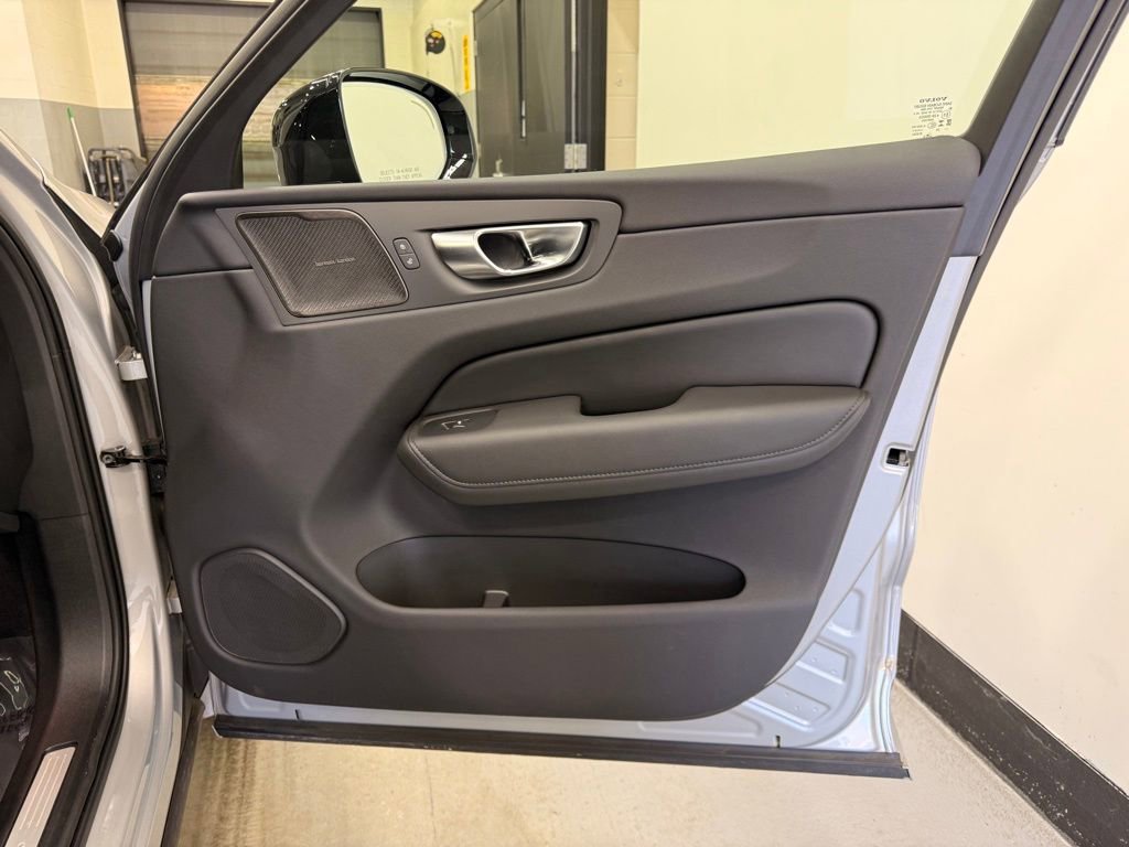 Used 2025 Volvo XC60 B5 Plus w/ Climate Package image 27