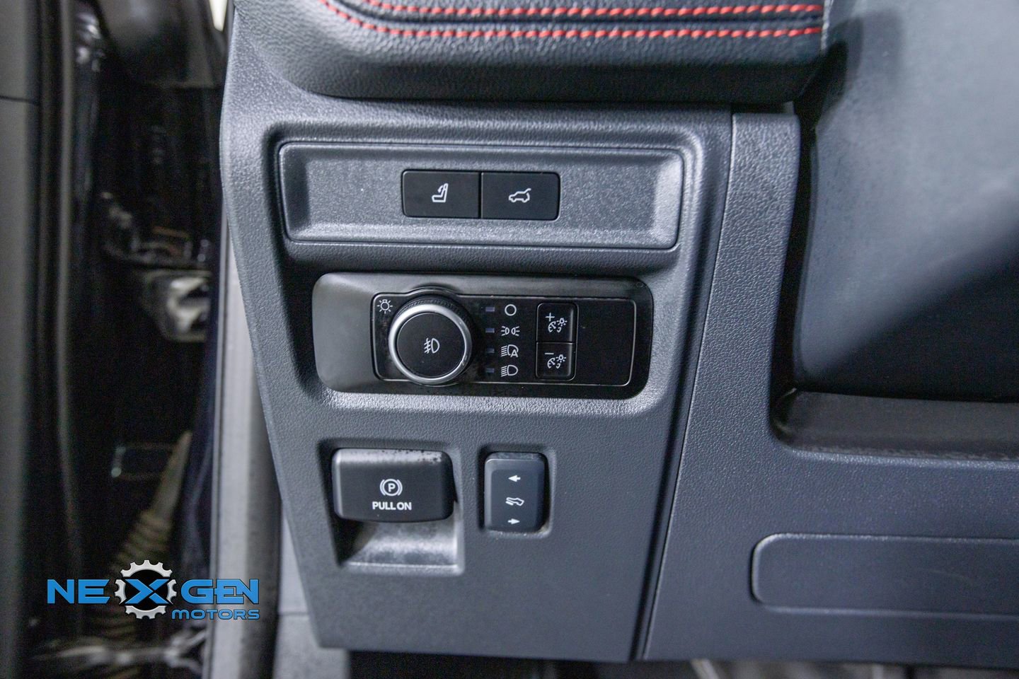 Used 2024 Ford Expedition Max Limited AWD/4WD image 13