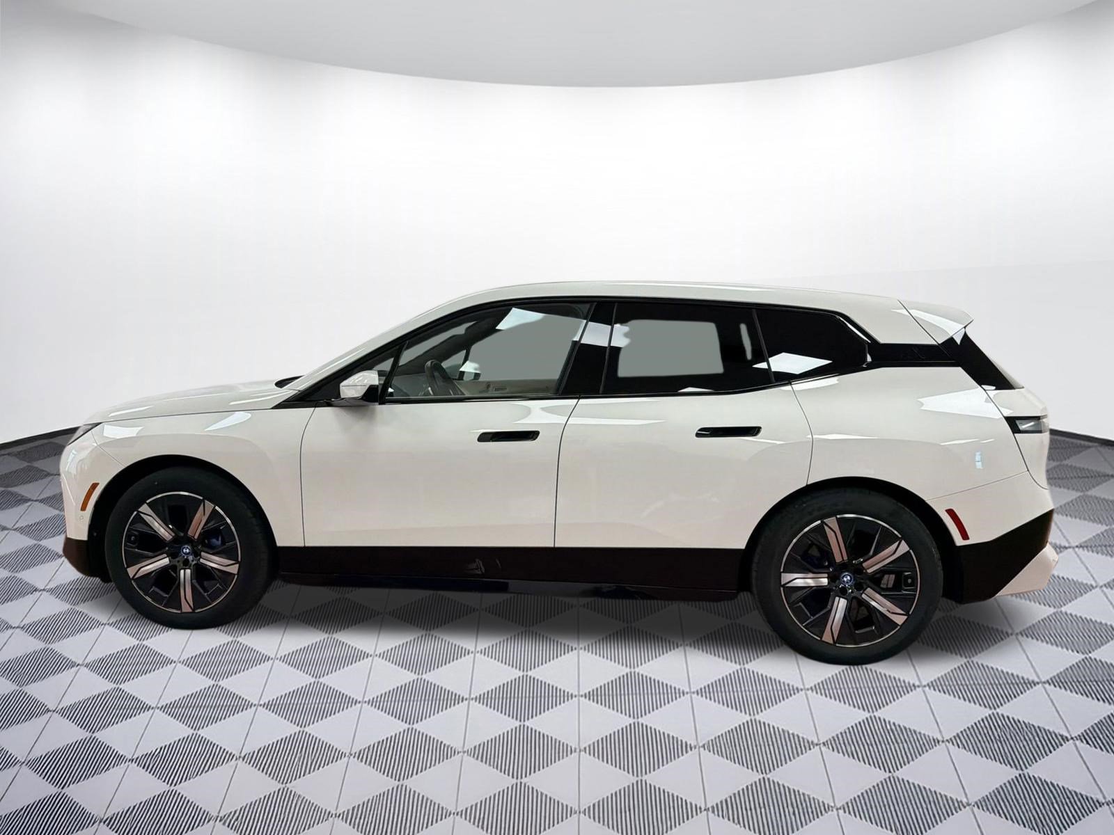 Certified 2023 BMW iX xDrive50 w/ Premium Package image 2