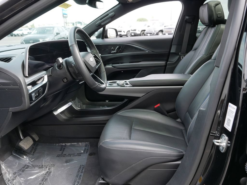 Used 2024 Cadillac Lyriq Sport AWD/4WD image 13