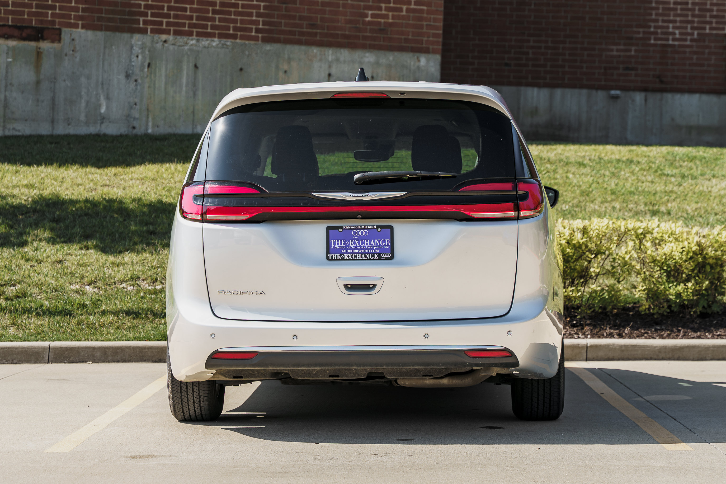 Used 2024 Chrysler Pacifica Touring-L FWD image 27