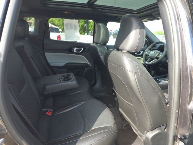 Certified 2023 Jeep Compass Limited w/ Elite Group AWD/4WD image 12