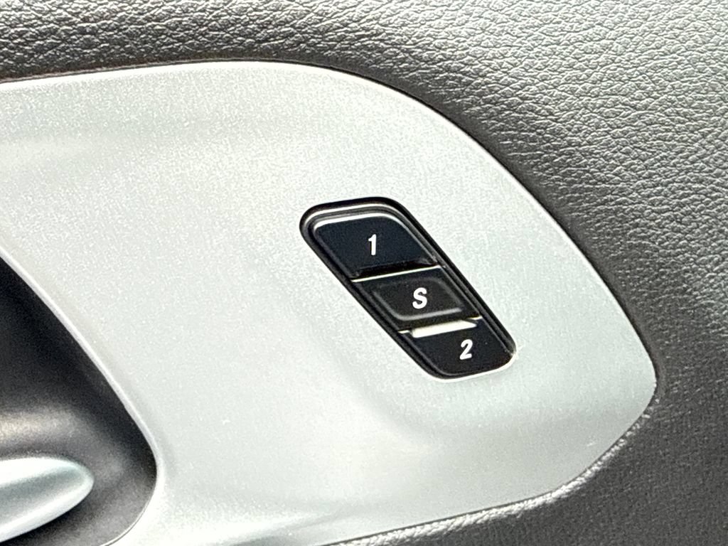 Used 2024 Chrysler Pacifica Limited FWD image 23