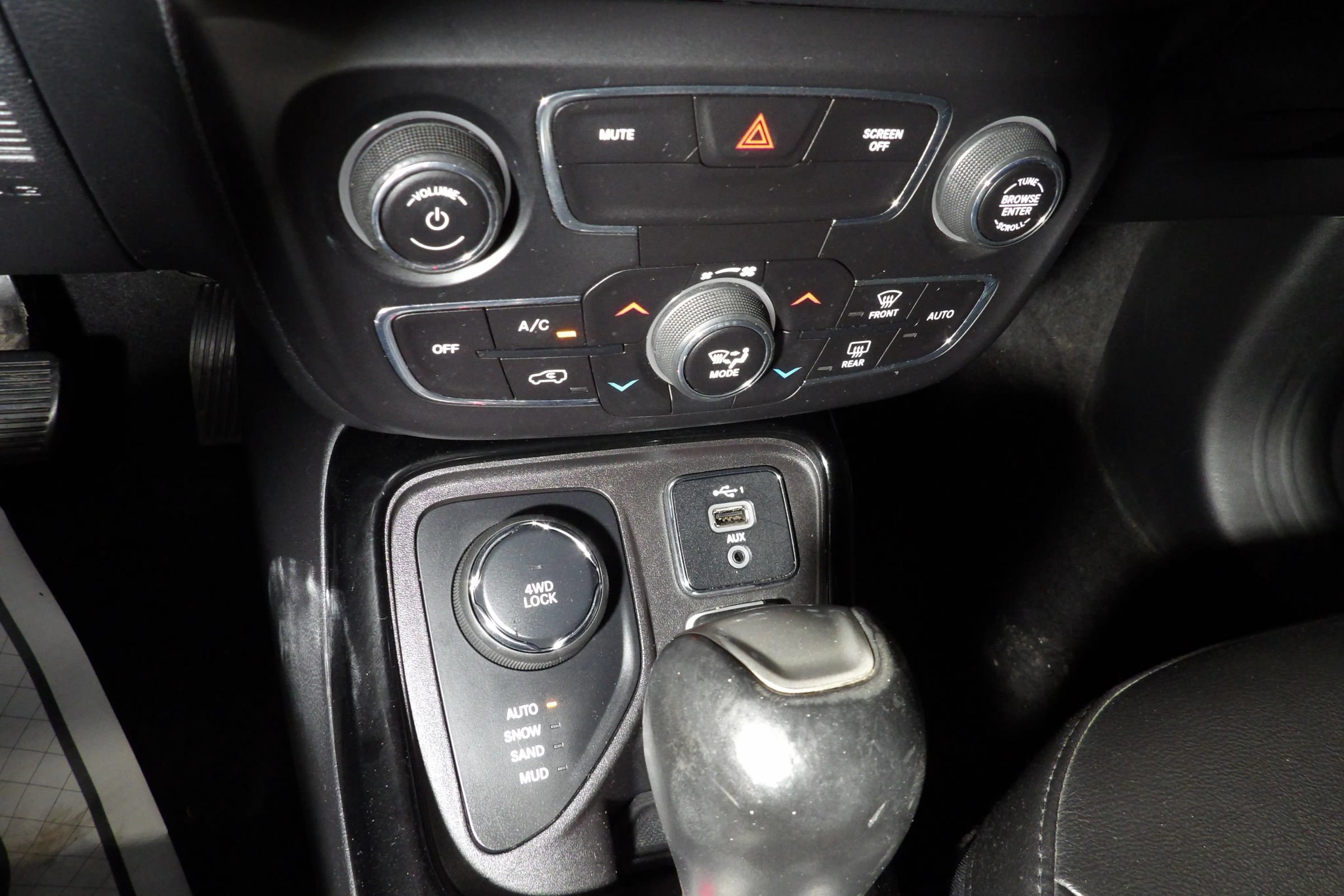 Used 2019 Jeep Compass Latitude AWD/4WD image 15