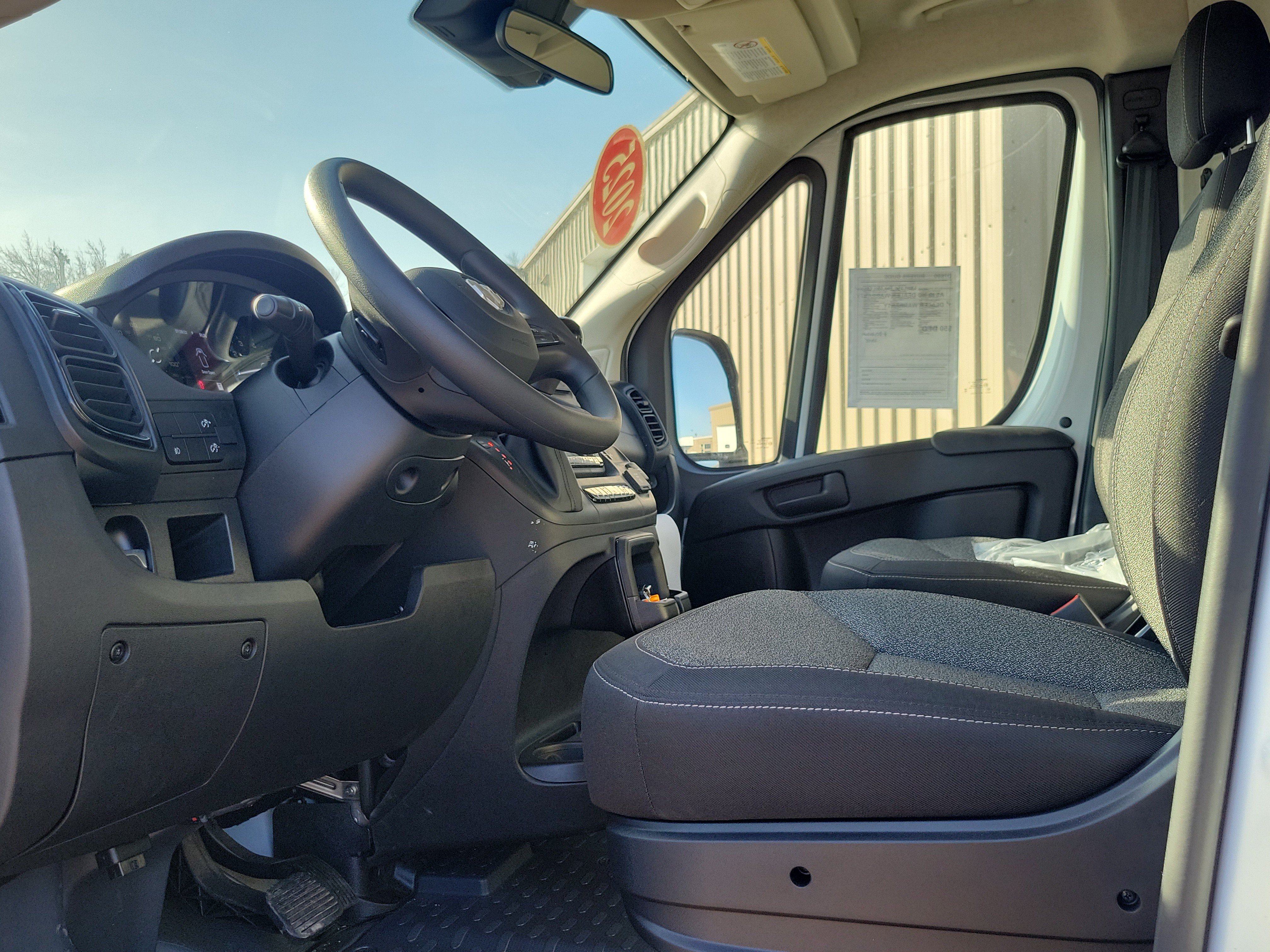 Used 2025 RAM ProMaster 2500 w/ Convenience Group FWD image 7
