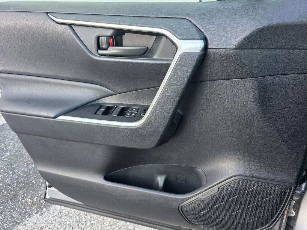 Used 2021 Toyota RAV4 LE image 25